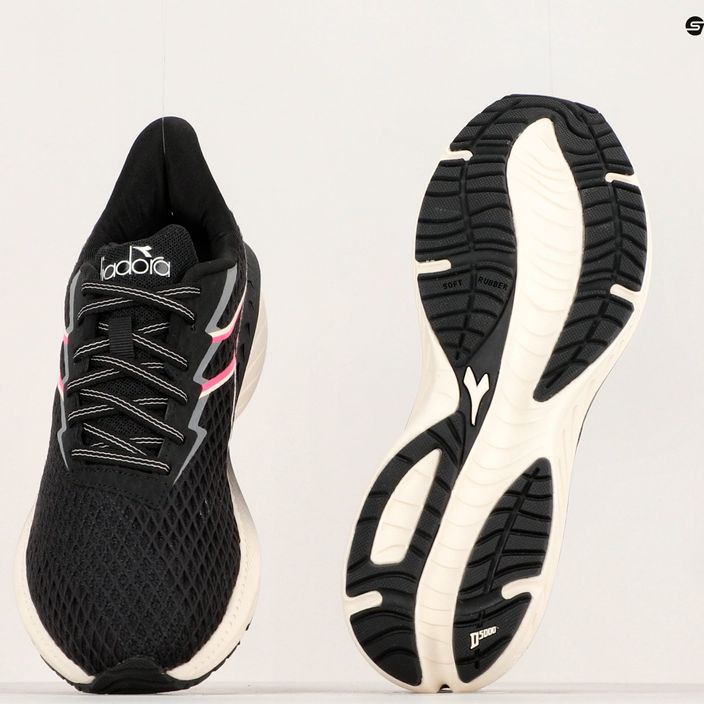 Дамски обувки за бягане Diadora Strada black/whisper white 19