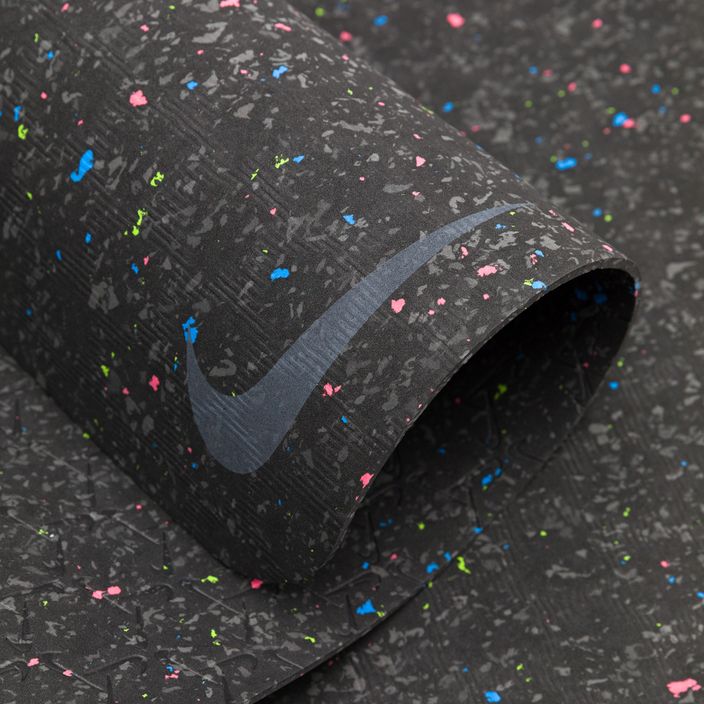 Nike Move 4 mm постелка за йога черна N1003061-997 4