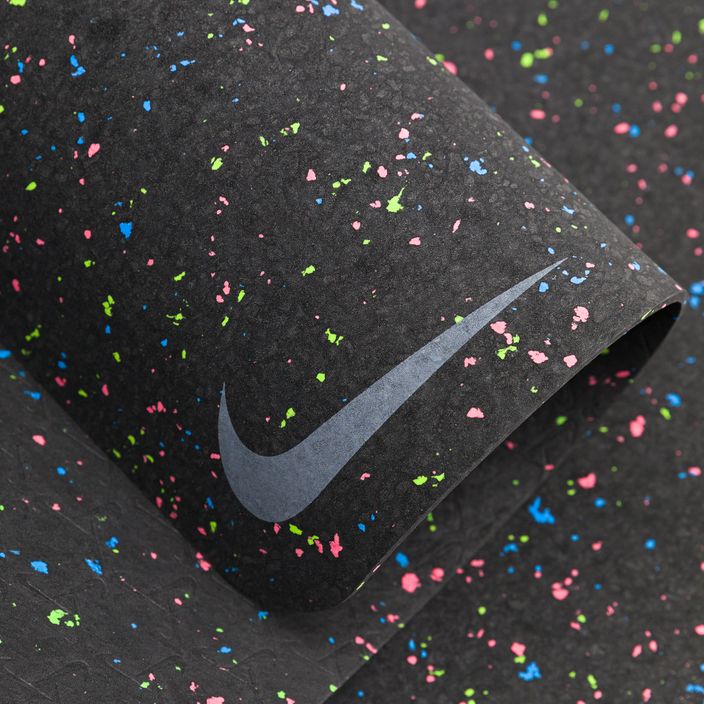 Nike Flow 4 мм постелка за йога черна N1002410-997 4