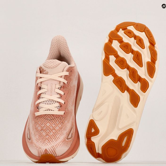 Дамски обувки за бягане HOKA Clifton 9 sandstone/cream 18