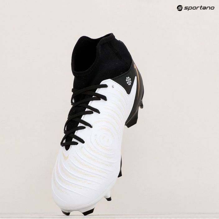 Nike Phantom Luna II Academy FG/MG футболни обувки бяло / метално злато монета / черно 9