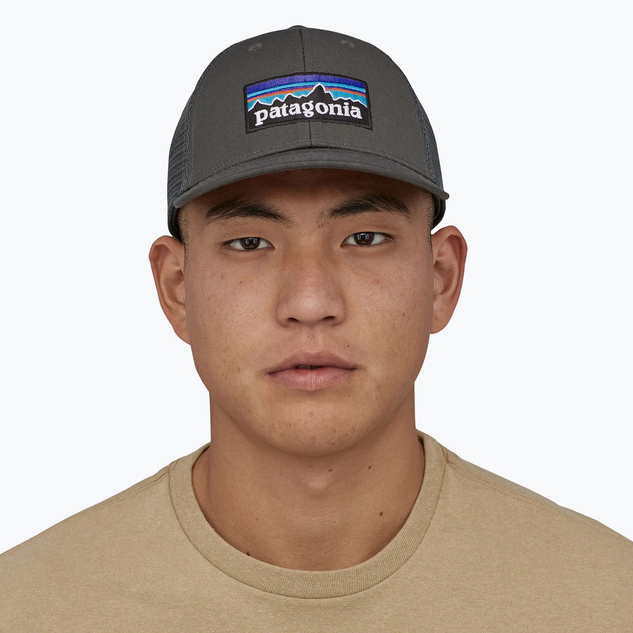 Patagonia P-6 Logo LoPro Trucker бейзболна шапка forge grey 2