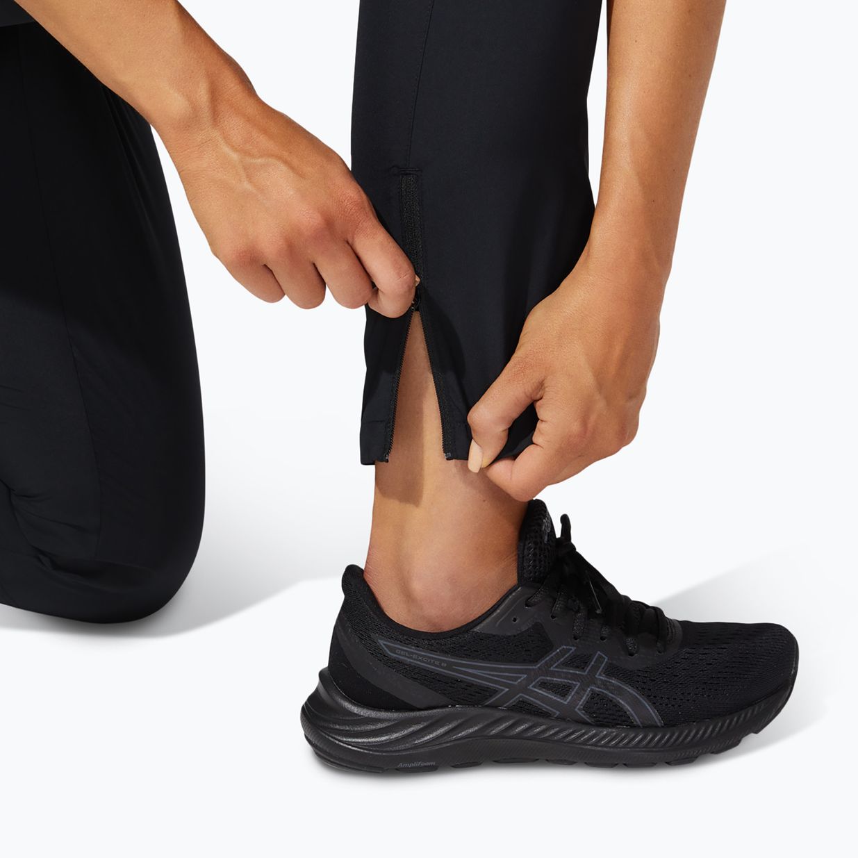 Дамски панталон ASICS Core Woven Performance Pant black 6