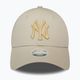 Дамска бейзболна шапка New Era Metallic Logo 9Forty New York Yankees светло бежова 2