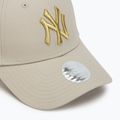 Дамска бейзболна шапка New Era Metallic Logo 9Forty New York Yankees светло бежова 3