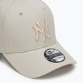 New Era League Essential 39Thirty New York Yankees бейзболна шапка светло бежова 3