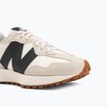 Дамски обувки New Balance 327's V1 бежови 7