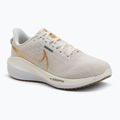 Дамски обувки за бягане Nike Vomero 17 phantom/light bone/sail/metallic gold