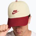 Шапка с козирка Nike Club Unstructured Futura Wash light khaki/team crimson/team crimson 4