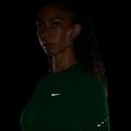 Дамска блуза за бягане с дълъг ръкав Nike Swift Dri-FIT UV illusion green 4