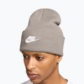 Зимна шапка Nike Peak Futura Beanie moon particle/white