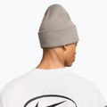 Зимна шапка Nike Peak Futura Beanie moon particle/white 4