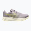 Дамски обувки за бягане Nike Run Defy silver lilac/sail/cream ii/fennel