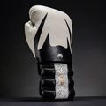 Боксови ръкавици Venum Reverso white/black 9