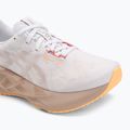 ASICS Novablast 5 дамски обувки за бягане бяло/зелено 7