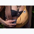 Билет за Луната Upcycled Sling чанта за рамо пясък/шоколад 6