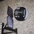 Медицинска топка CENTR Competition Wall Ball Centr x Hyrox 4 kg black 8