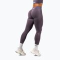 Дамски тренировъчен клин NEBBIA Flow Seamless Maximum Push-Up dark grey 3
