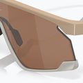 Oakley Bxtr Patrick Mahomes II матов терен тен/призматичен волфрам слънчеви очила 9