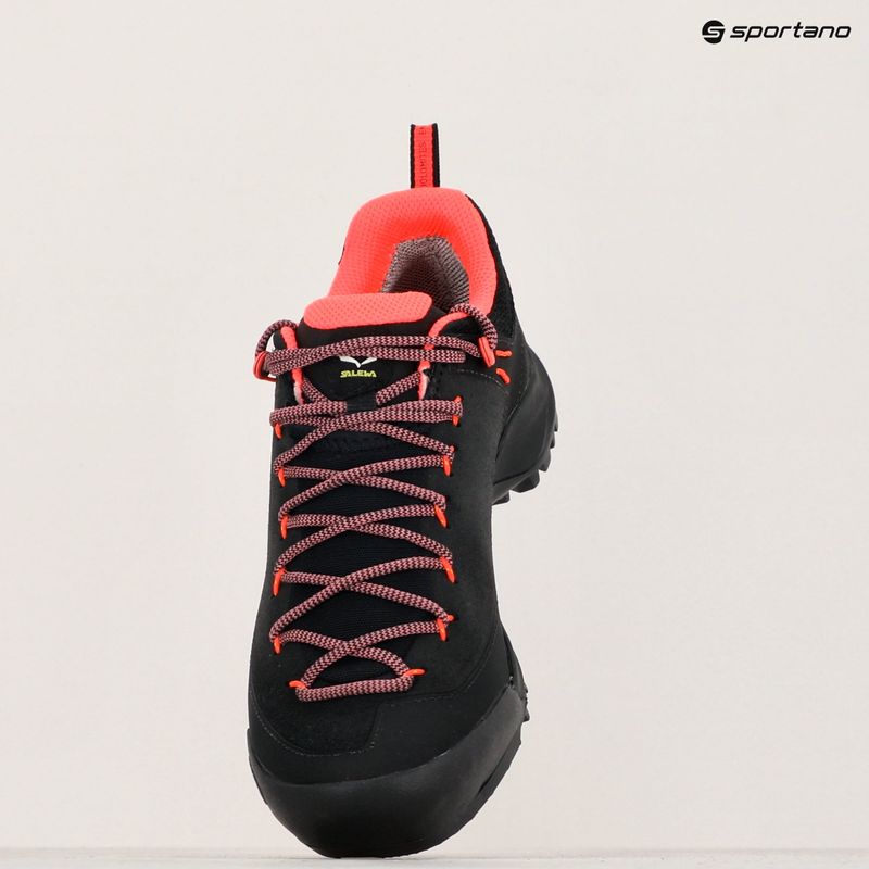 Дамски туристически обувки Salewa Wildfire Leather GTX black/fluo coral 16