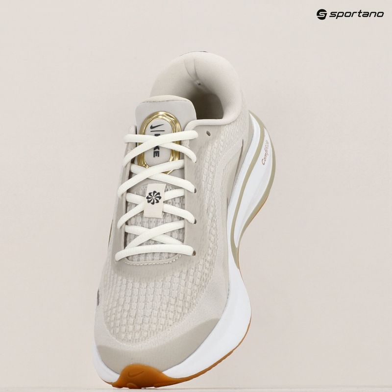 Дамски обувки за бягане Nike Journey Run phantom/sail/gum light brown/neutral olive 9