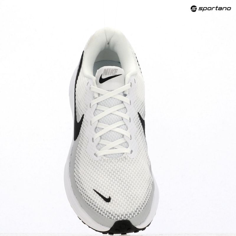 Дамски обувки за бягане Nike Revolution 8 Extra Wide white/pure platinum/black 19
