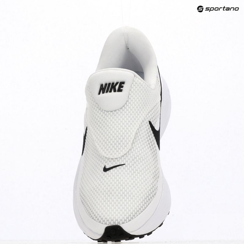 Дамски обувки за бягане Nike Revolution 8 EasyOn white/wolf grey/black 17