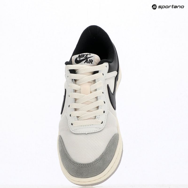 Мъжки обувки Nike Air Jordan Skyline Low summit white/light smoke grey/black 11