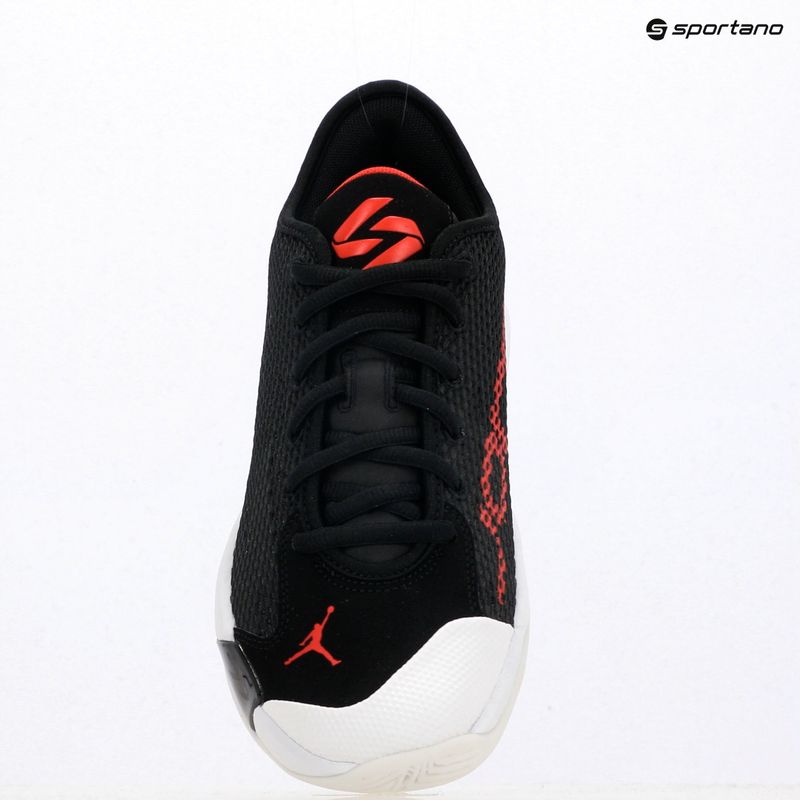 Детски баскетболни обувки Nike Jordan Luka 77 GS Jr black/white/university red 10