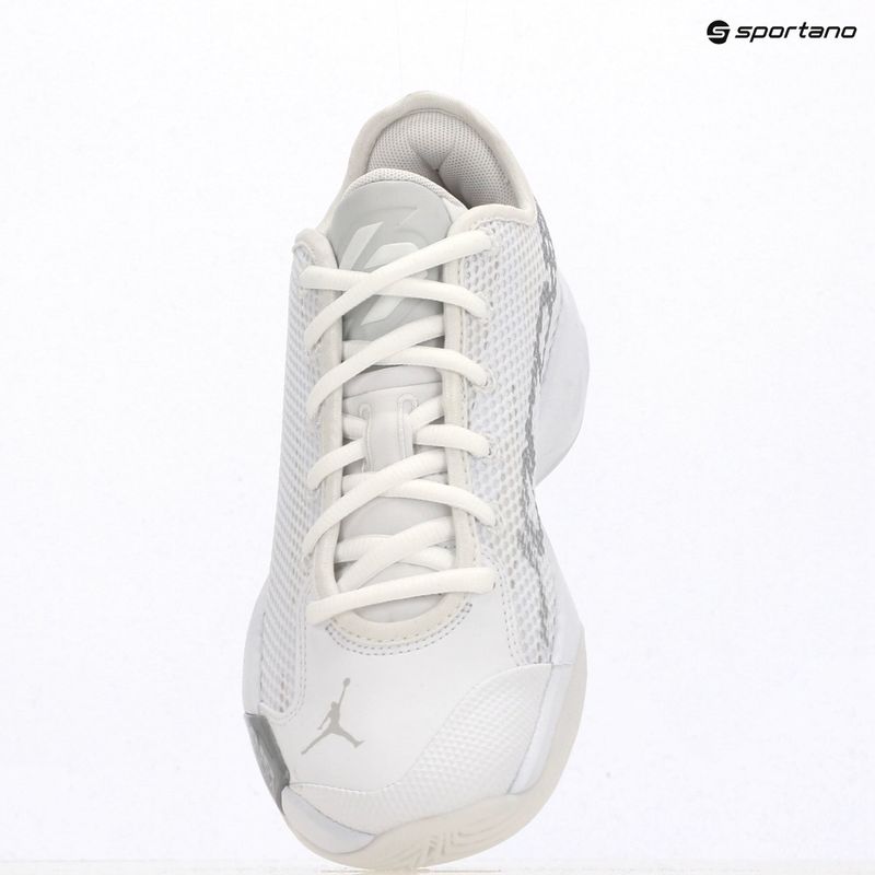 Mъжки баскетболни обувки Nike Jordan Luka 77 white/metallic silver/photon dust 9