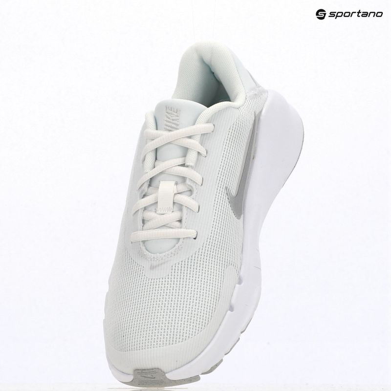 Дамски обувки за тренировка Nike Flex Train white/photon dust/metallic silver 11