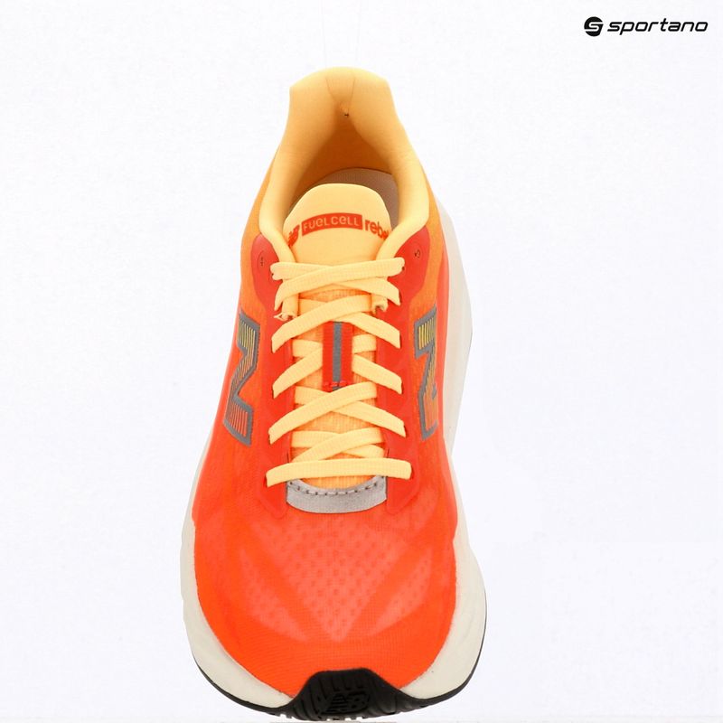 Дамски обувки за бягане New Balance FuelCell Rebel V5 tangerine heat/silver metallic 9