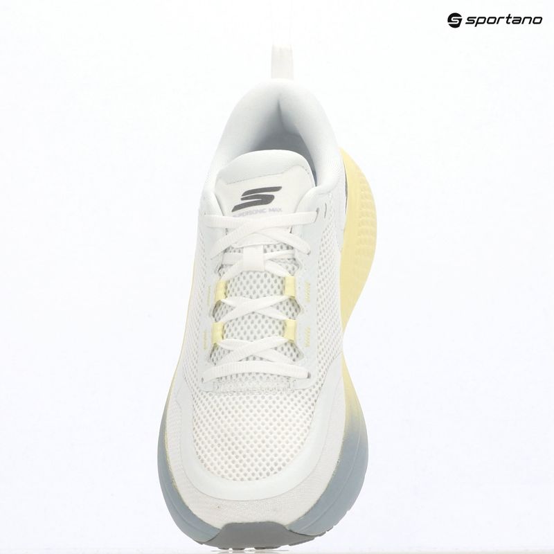 Дамски обувки за бягане SKECHERS Go Run Supersonic Max white 9