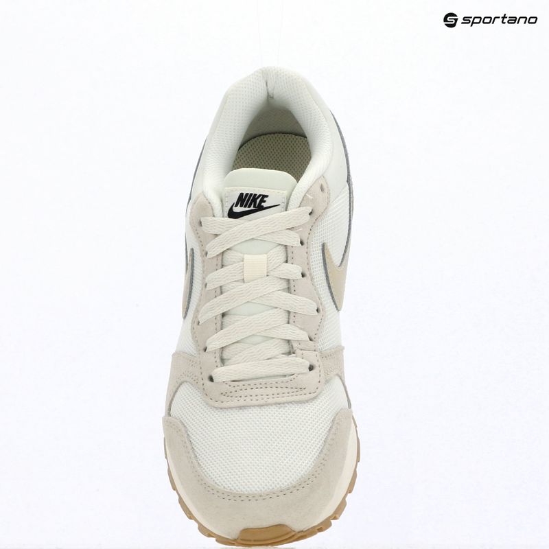 Дамски обувки Nike MD Runner 2 SE coconut milk/black/linen/sail 14