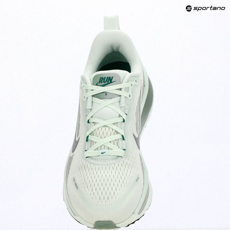 Дамски обувки за бягане Nike Vomero 18 barely green/steam/metallic silver 14