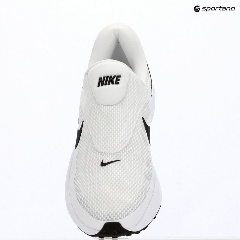 Мъжки обувки за бягане Nike Revolution 8 EasyOn white/wolf grey/black 9