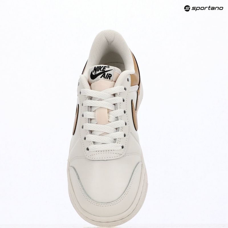 Дамски обувки Air Jordan Skyline Low swan/black/metallic gold 14