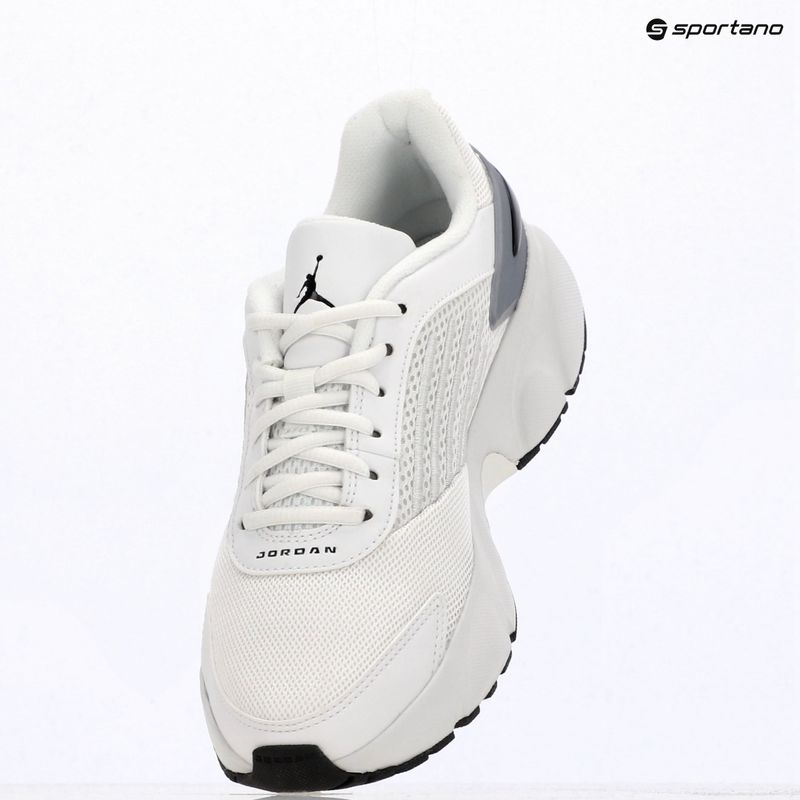 Дамски обувки Jordan Trunner Flow summit white/metallic silver/black 9