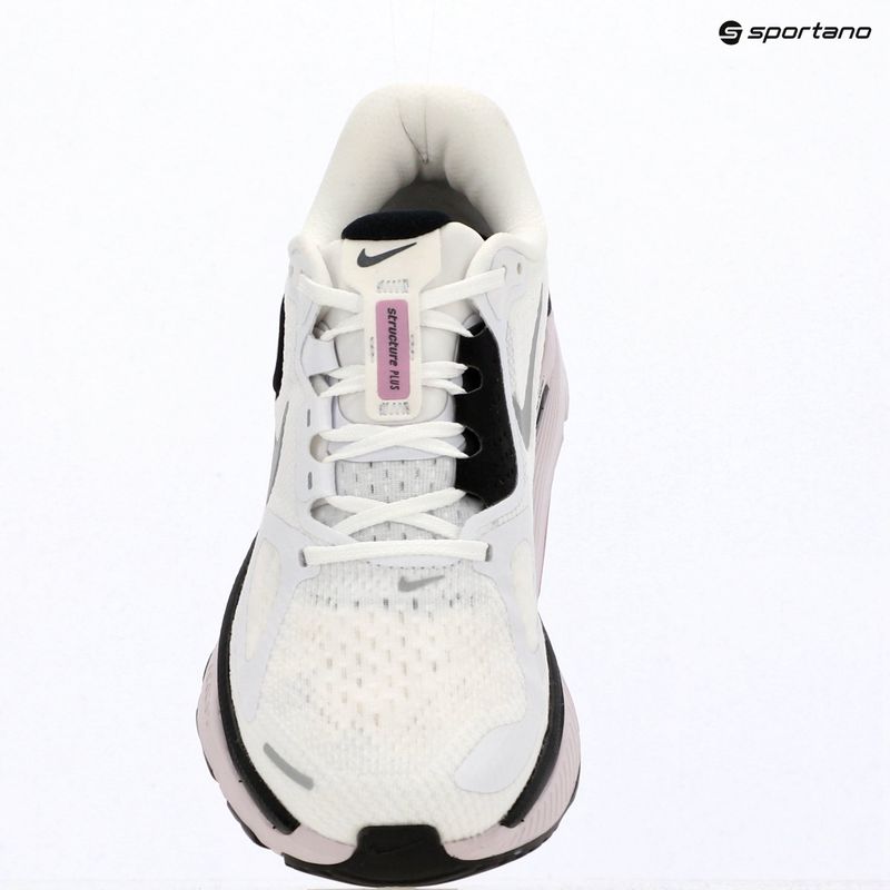Дамски обувки за бягане Nike Structure Plus white/black/metallic silver 14