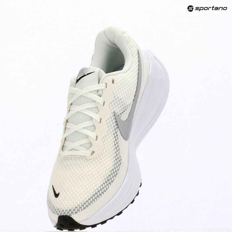 Дамски обувки за бягане Nike Revolution 8 sail/white/black/metallic silver 18
