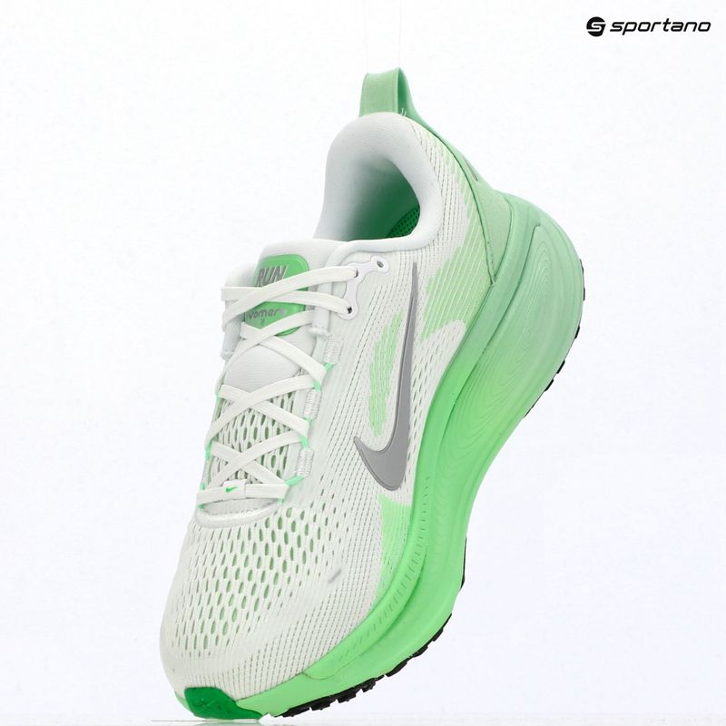 Дамски обувки за бягане Nike Vomero 18 white/illusion green/metallic silver 18