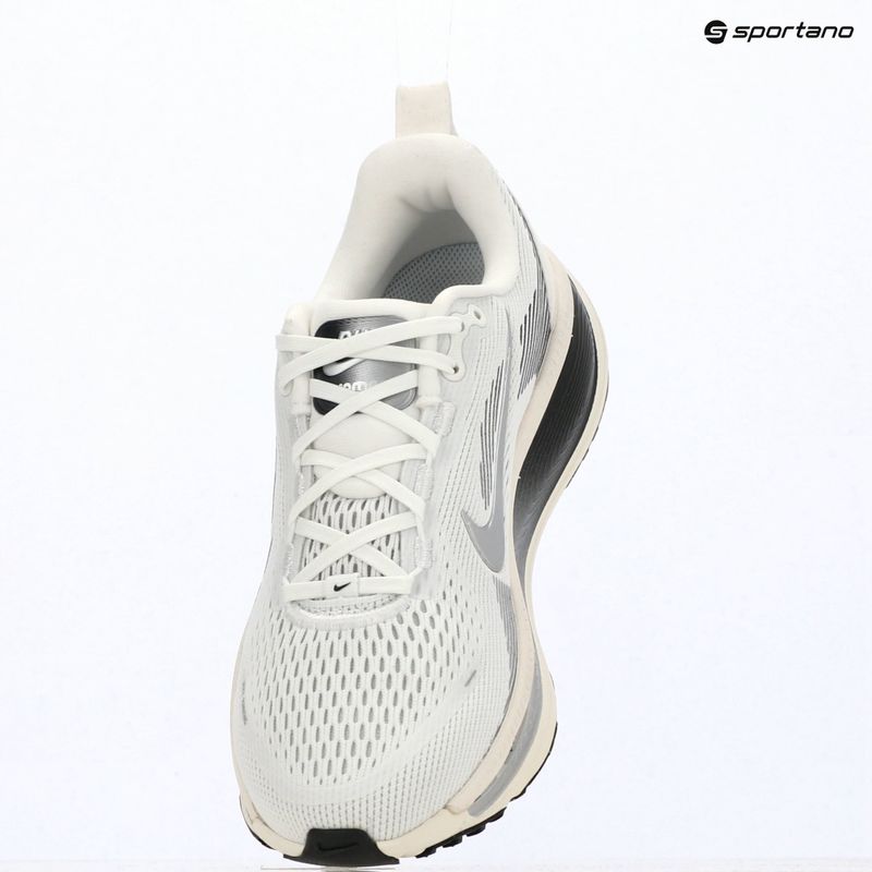 Дамски обувки за бягане Nike Vomero 18 summit white/sail/metallic silver 16