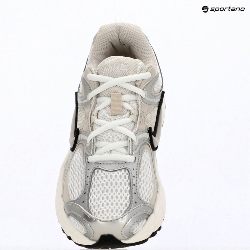 Дамски обувки Nike V5 RNR summit white/sail/black/light orewood brown 10