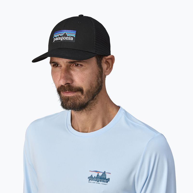 Patagonia P-6 Logo Trucker шапка черна 3