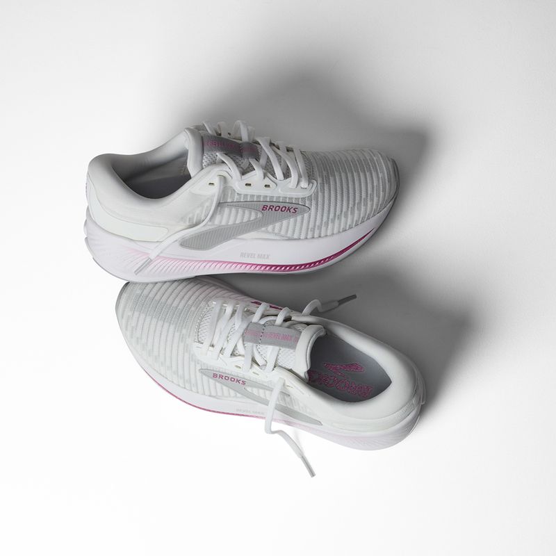 Дамски обувки за бягане Brooks Revel Max white/harbour mist/metallic 8