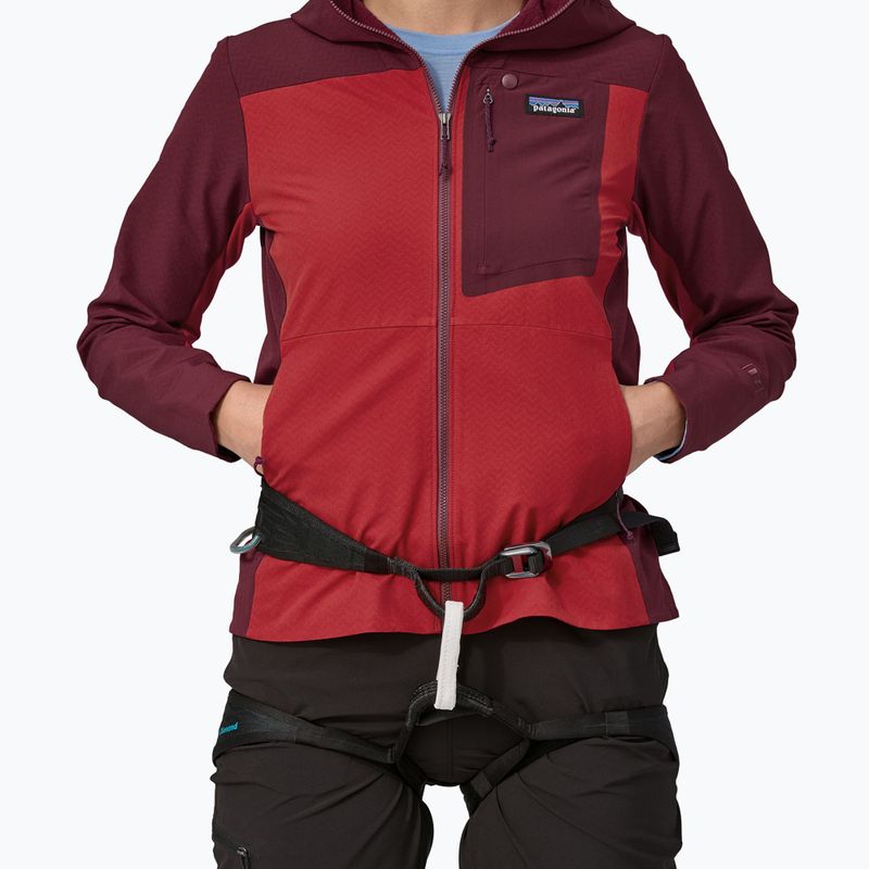 Дамско софтшел яке Patagonia R1 CrossStrata Hoody touring red 8