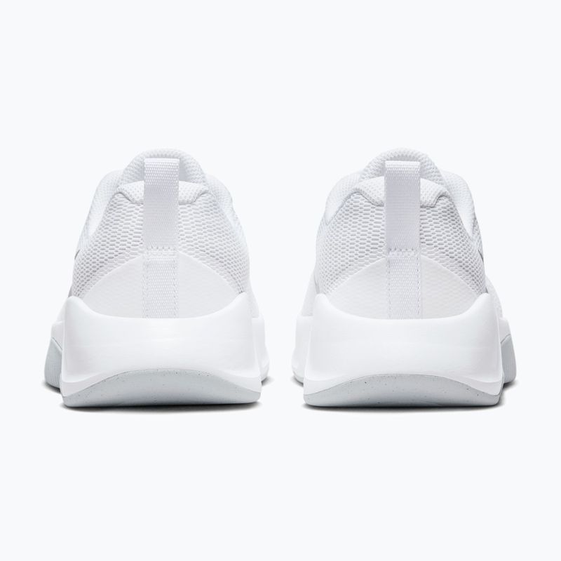 Дамски обувки за тренировка Nike MC Trainer 3 white/photon dust/metallic platinum 4