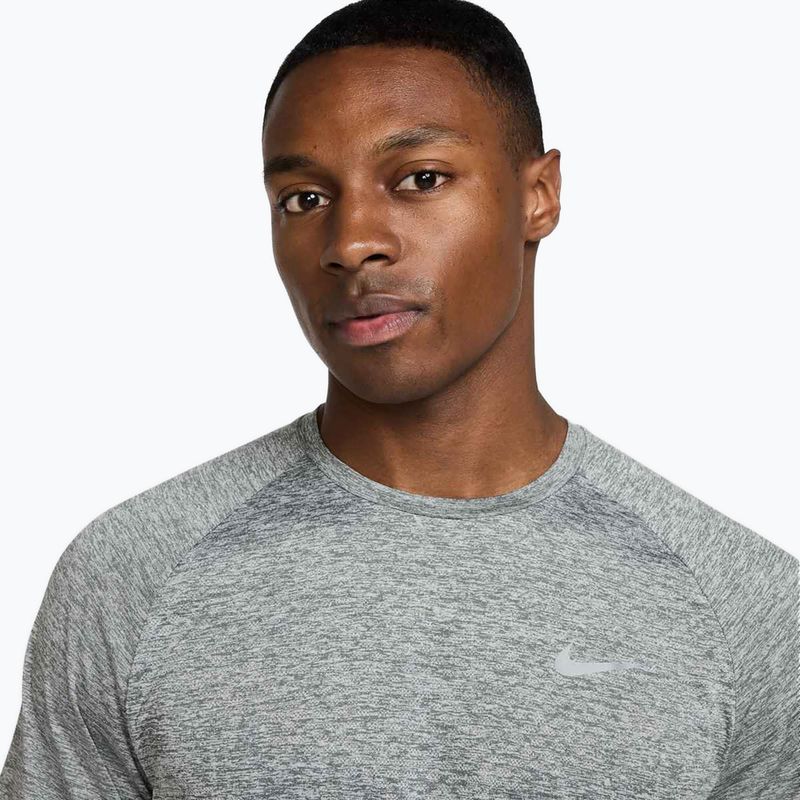 Мъжка тениска за бягане Nike Stride ADV smoke grey / heather 3