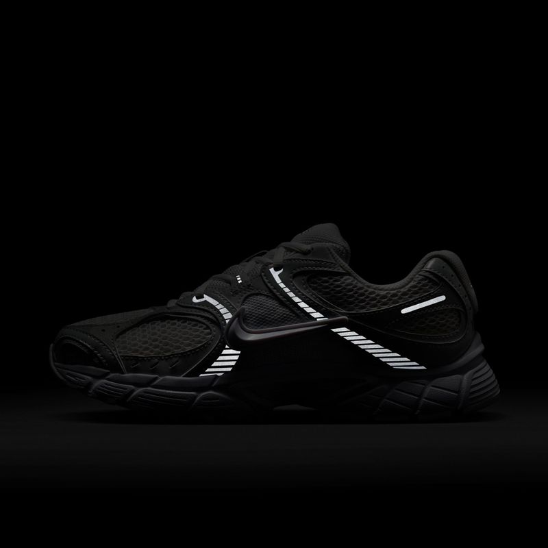 Дамски обувки Nike V5 RNR white/black/metallic silver/white 9