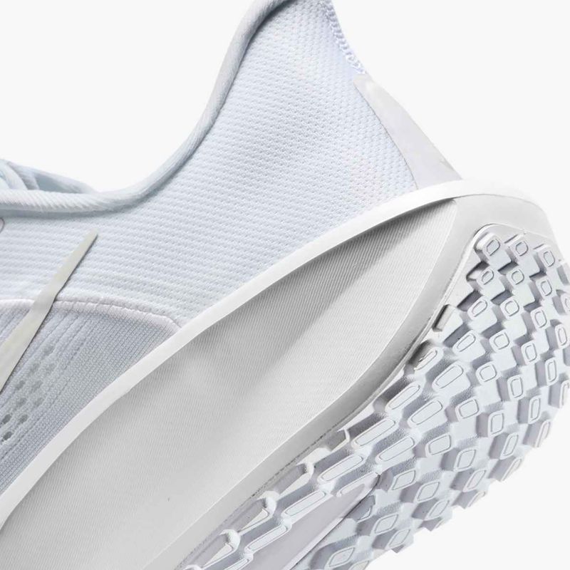 Мъжки обувки за бягане Nike Quest 6 white / platinum tint / white 9